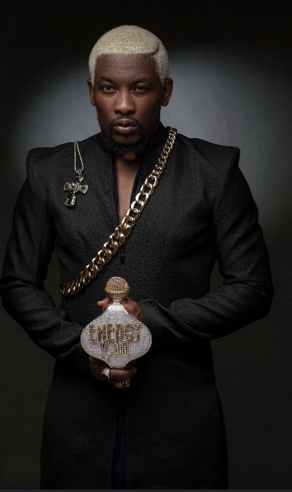 You are currently viewing Do2dtun laments over artistes charging in dollars to perform in Nigeria.